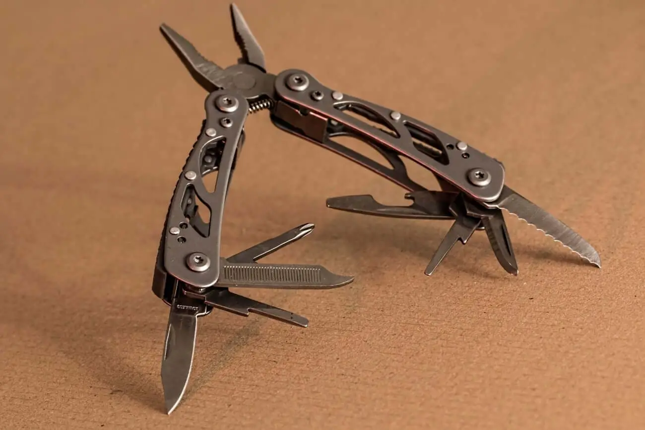 The best survival multi-tool opened to see its features