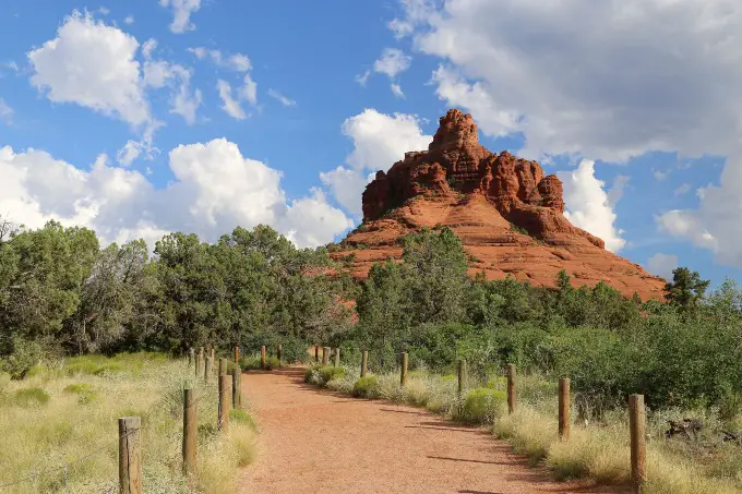 A popular hiking trail next to an off-grid place in Arizona